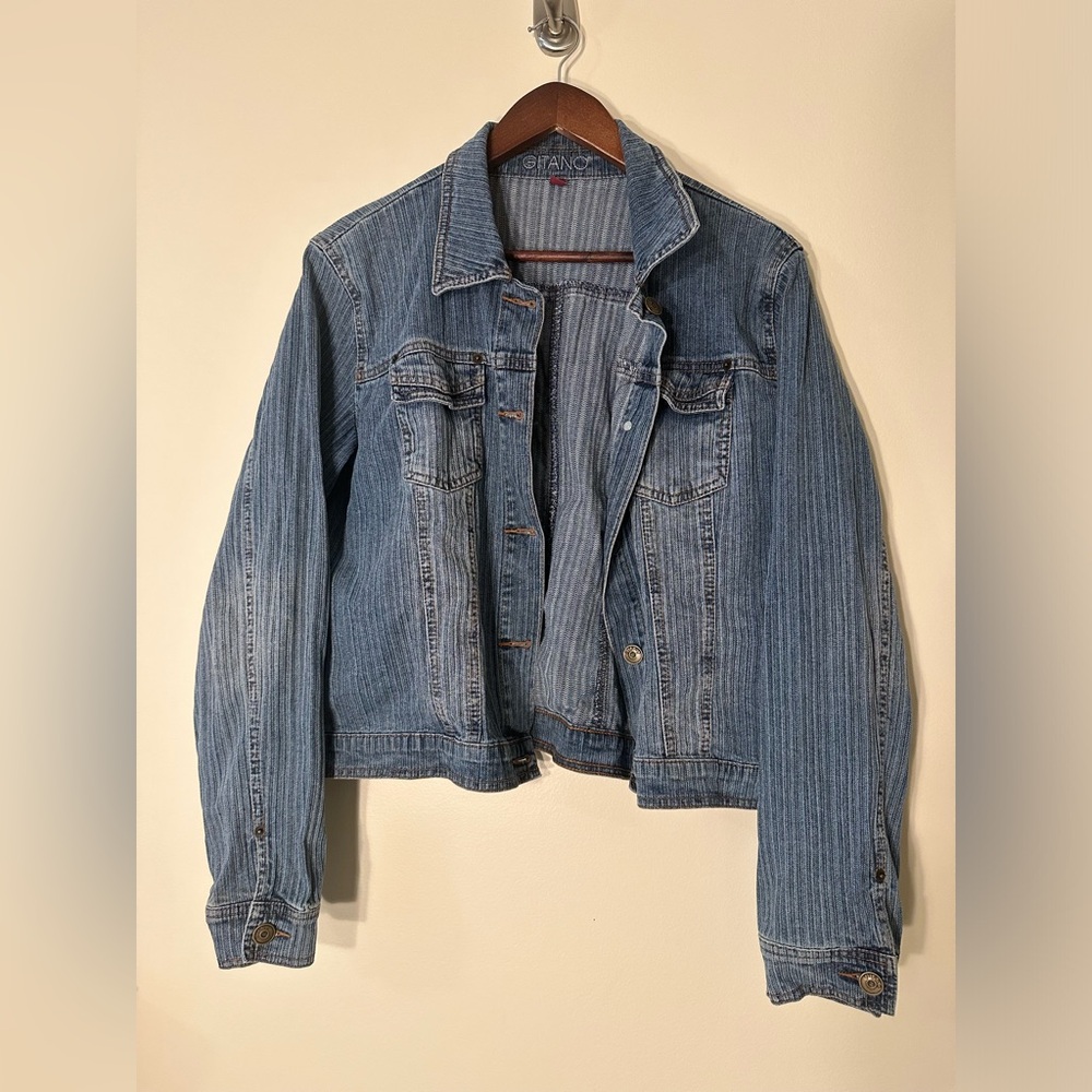 Vintage Gitano women’s size large cropped jean jacket faded blue textured denim